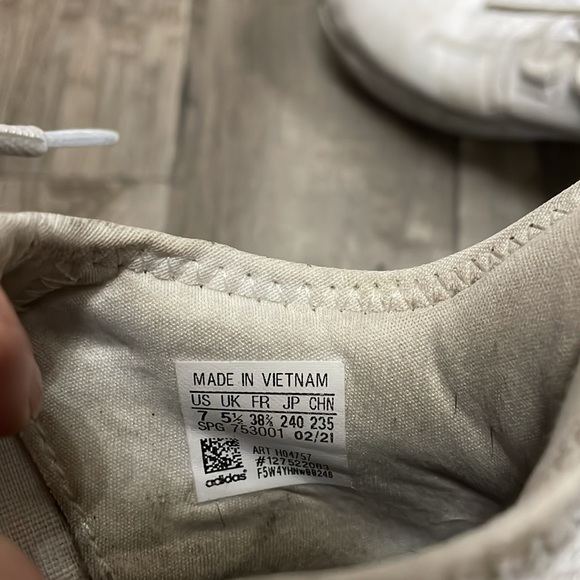 Ultralight Adidas Cloudfoam Runners - Picture 4 of 4